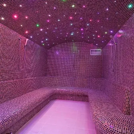 42 Zoned Aparthotel *